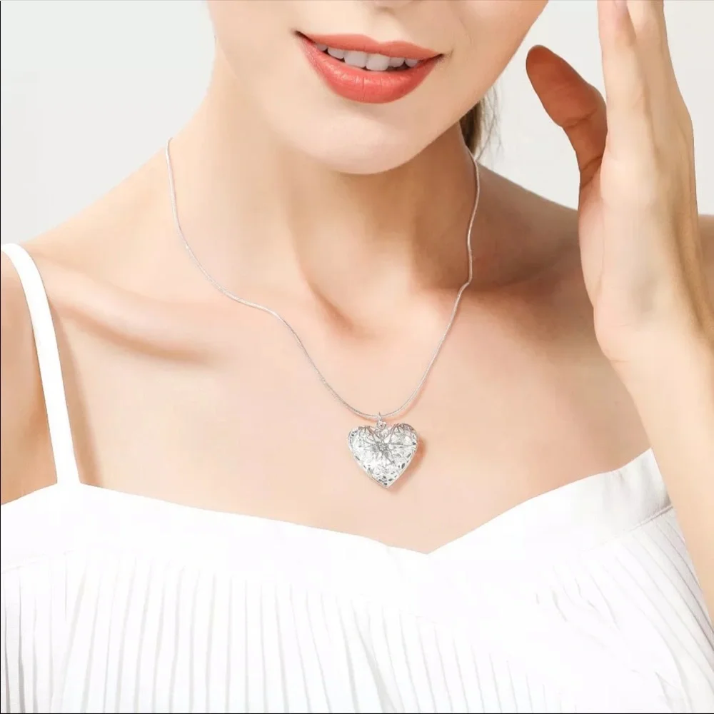 ☀️ Silver Heart Necklace chain - Picture 2 of 11